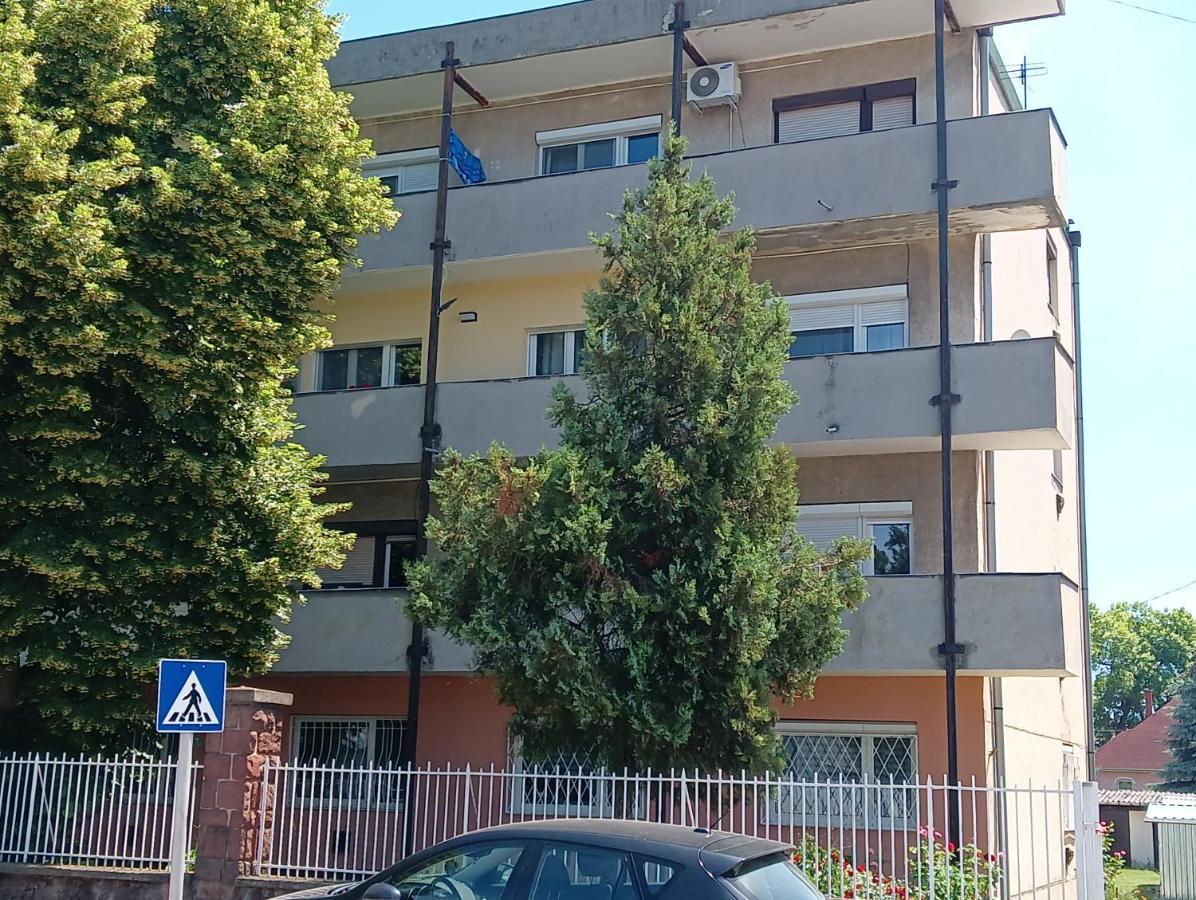 Апартаменты David Apartman Шиофок Экстерьер фото